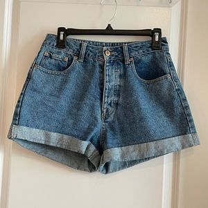 Cute Forever Twenty One Jean Shorts. Size 6
